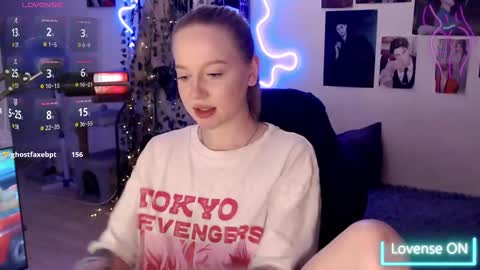 Snapshot of katerinaxvold chatting on 03-06-25, 04:38 Lisa online show from 03-06-25, 04:38