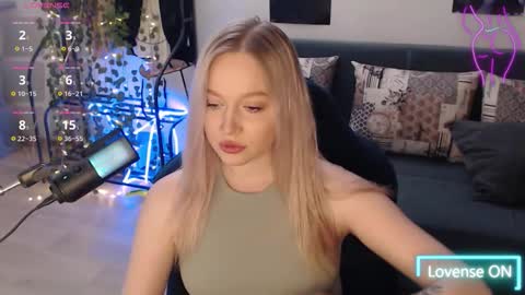 Snapshot of katerinaxvold chatting on 10-18-25, 08:20 Lisa online show from 10-18-25, 08:20