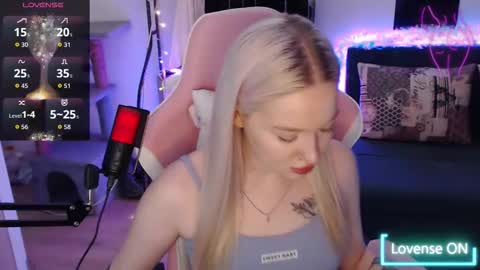 Snapshot of katerinaxvold chatting on 12-15-25, 12:48 Lisa online show from 12-15-25, 12:48