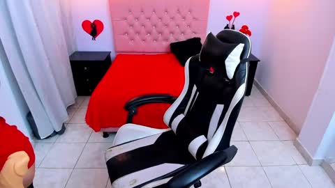 kate Tompson online show from 03-07-25, 04:22