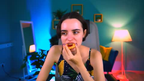 katewillows online show from 01-08-26, 04:04