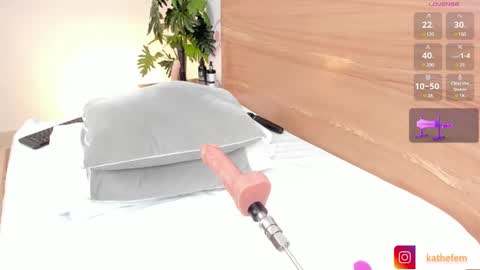 Snapshot of kathefoxx chatting on 12-22-24, 05:34 Emma online show from 12-22-24, 05:34