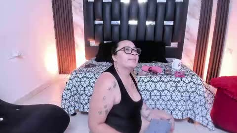 Snapshot of katherina_diaz chatting on 05-13-26, 02:42 Katherina online show from 05-13-26, 02:42