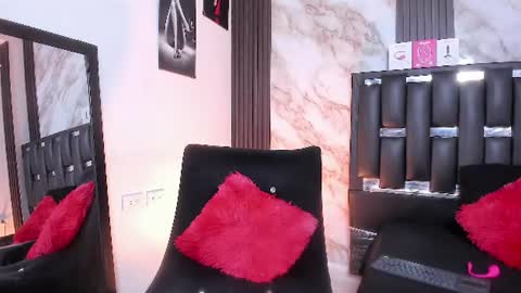 Snapshot of katherina_diaz chatting on 06-25-26, 01:38 Katherina online show from 06-25-26, 01:38