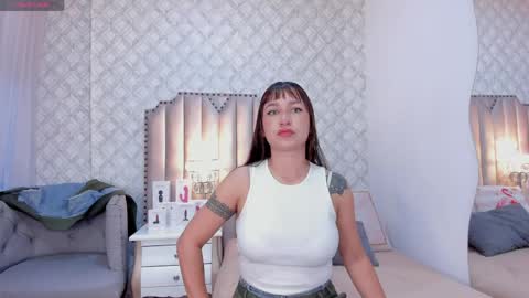 Snapshot of katherine_glow chatting on 05-04-26, 10:55 KATHE online show from 05-04-26, 10:55