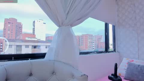 Snapshot of katherine_glow chatting on 05-05-26, 11:18 KATHE online show from 05-05-26, 11:18