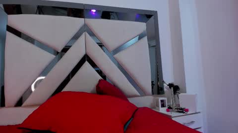 Snapshot of katherinefoster chatting on 02-18-25, 11:30 Katherine Foster online show from 02-18-25, 11:30