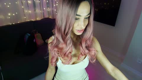 Snapshot of katherinepinke chatting on 12-17-24, 06:09 katherinepinke online show from 12-17-24, 06:09