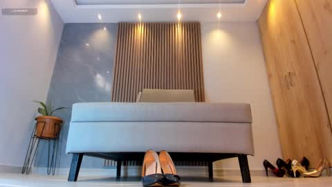 Snapshot of katherinlevinee chatting on 03-02-25, 03:48 KatherinLevinee online show from 03-02-25, 03:48