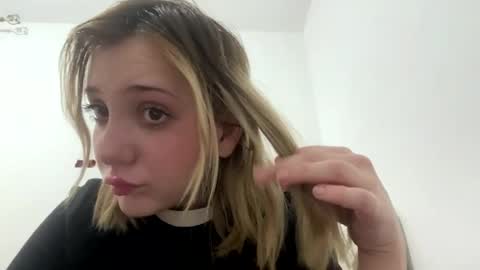 Snapshot of kathrinekiening chatting on 06-04-26, 03:18 Jessie online show from 06-04-26, 03:18