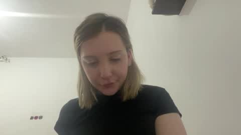 Snapshot of kathrinekiening chatting on 06-08-26, 01:28 Jessie online show from 06-08-26, 01:28