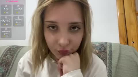 Snapshot of kathrinekiening chatting on 06-11-26, 04:16 Jessie online show from 06-11-26, 04:16