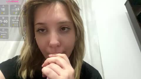 Snapshot of kathrinekiening chatting on 06-27-26, 08:36 Jessie online show from 06-27-26, 08:36