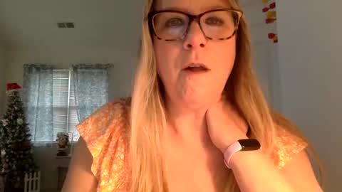 Snapshot of kathrynw chatting on 01-10-25, 06:28 kathrynw online show from 01-10-25, 06:28