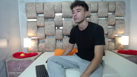Snapshot of kathyaiden chatting on 07-07-26, 01:37 Kaht y Aiden online show from 07-07-26, 01:37