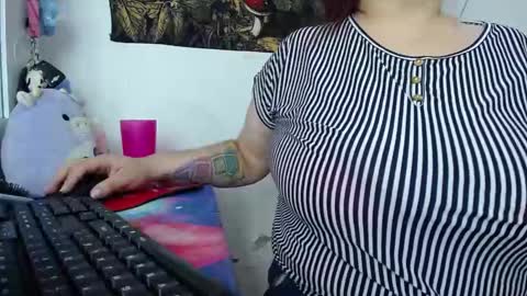 kathybigboobsbbw_ online show from 03-06-25, 10:47