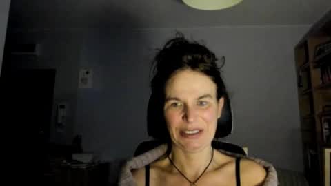 Snapshot of kathysky40 chatting on 11-16-25, 09:53 KATHY online show from 11-16-25, 09:53