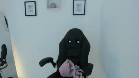 Snapshot of katia_sex25 chatting on 05-09-26, 08:03 Katia online show from 05-09-26, 08:03