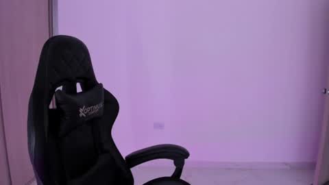 Snapshot of katia_sex25 chatting on 06-24-26, 06:40 Katia online show from 06-24-26, 06:40