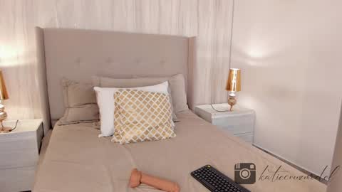 Katie online show from 01-09-25, 04:49