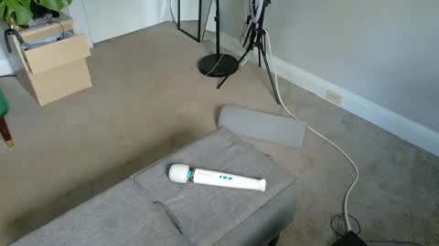 Kate online show from 10-21-25, 07:47