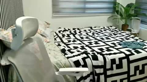 Snapshot of katiefrox_ chatting on 01-15-25, 06:12 katiefrox  online show from 01-15-25, 06:12