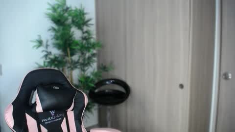 Snapshot of katiejane_ chatting on 12-03-25, 02:26 Katie Jane online show from 12-03-25, 02:26