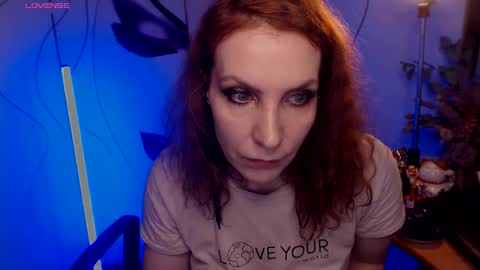 Snapshot of katiejohanson chatting on 12-17-25, 01:55 Katie online show from 12-17-25, 01:55