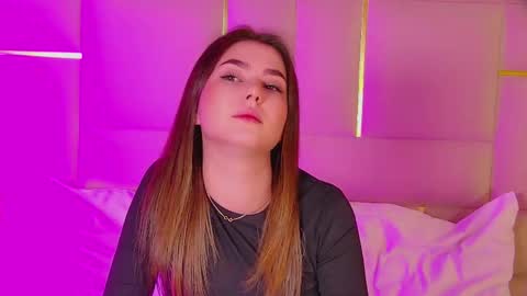 Snapshot of katiereeves chatting on 11-17-25, 05:08 katiereeves online show from 11-17-25, 05:08