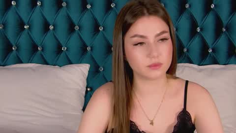 Snapshot of katiereeves chatting on 01-13-26, 05:29 katiereeves online show from 01-13-26, 05:29