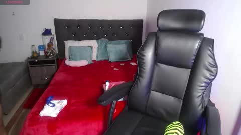 Snapshot of katik_11sexhot chatting on 10-19-25, 01:39 Daniela online show from 10-19-25, 01:39