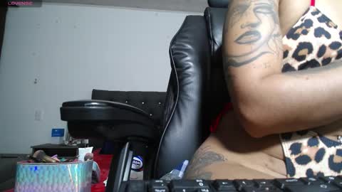 Snapshot of katik_11sexhot chatting on 11-05-25, 02:11 Daniela online show from 11-05-25, 02:11