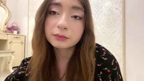Snapshot of katinaflatau chatting on 06-12-26, 04:39 Rosie online show from 06-12-26, 04:39