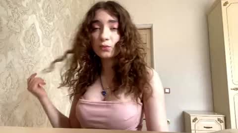 Snapshot of katinaflatau chatting on 06-21-26, 07:55 Rosie online show from 06-21-26, 07:55