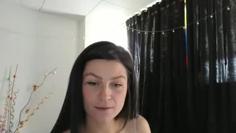 Snapshot of katlopez19 chatting on 02-14-25, 06:29 katalina online show from 02-14-25, 06:29