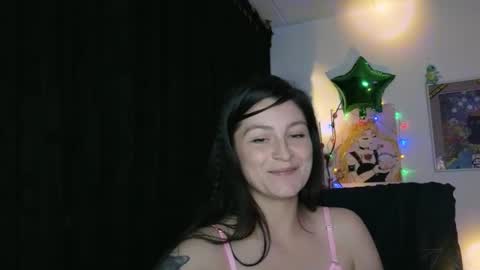 Snapshot of katlopez19 chatting on 12-17-25, 11:55 katalina online show from 12-17-25, 11:55