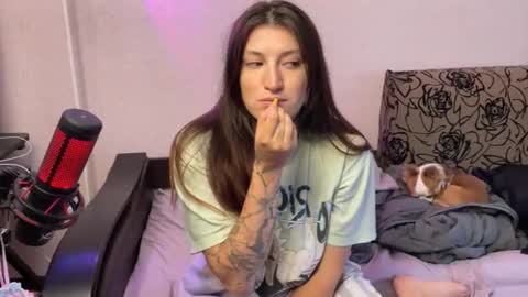 Snapshot of katrin_kristal chatting on 05-31-26, 03:41 naked in pvt show 100 tk online show from 05-31-26, 03:41