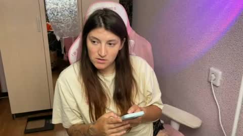 Snapshot of katrin_kristal chatting on 06-12-26, 06:29 naked in pvt show 100 tk online show from 06-12-26, 06:29