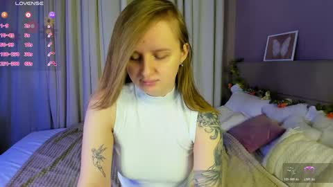 Snapshot of katrina_bail chatting on 05-12-26, 01:14 Katrina Bail online show from 05-12-26, 01:14