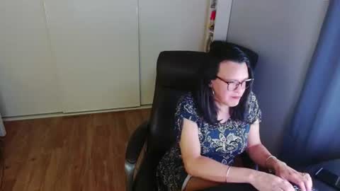 Snapshot of katrina_cd chatting on 07-10-26, 12:52 katrina_cd online show from 07-10-26, 12:52