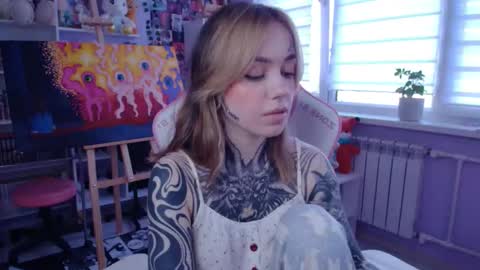 Snapshot of katrinwaifu chatting on 09-12-25, 02:17 Katrin online show from 09-12-25, 02:17