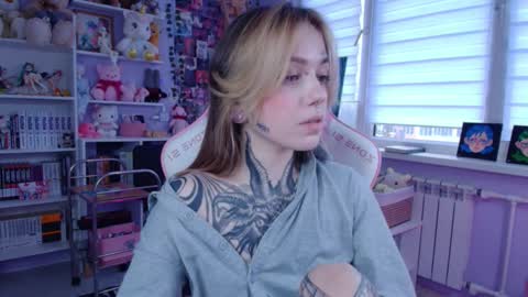 Snapshot of katrinwaifu chatting on 10-05-25, 01:53 Katrin online show from 10-05-25, 01:53