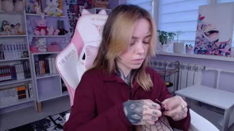 Snapshot of katrinwaifu chatting on 10-16-25, 01:45 Katrin online show from 10-16-25, 01:45