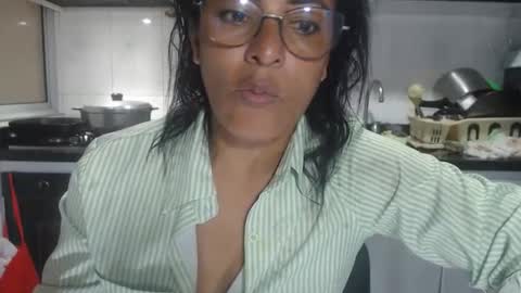 Snapshot of kattleyagray chatting on 10-25-25, 08:58 KattleyaGrey online show from 10-25-25, 08:58