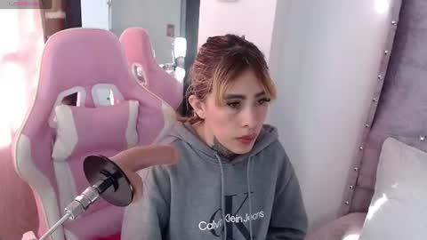 Snapshot of katty_candyy chatting on 06-12-26, 12:37 Katherine online show from 06-12-26, 12:37