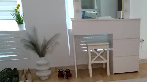 Katty Perry online show from 03-04-26, 03:18