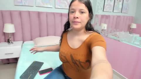Snapshot of kattycurvy4u chatting on 02-15-25, 12:01 katty online show from 02-15-25, 12:01