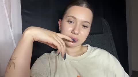 Snapshot of kattymalina chatting on 07-07-26, 06:34 Elizabeth online show from 07-07-26, 06:34