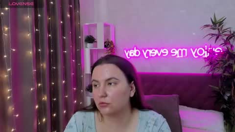 Snapshot of katyaneilson chatting on 05-01-26, 07:13 Kate online show from 05-01-26, 07:13