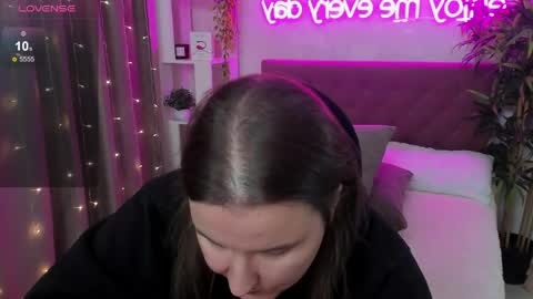 Snapshot of katyaneilson chatting on 05-12-26, 06:32 Kate online show from 05-12-26, 06:32